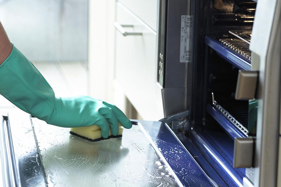 Pulizia del forno: come risparmiare utilizzando bicarbonato di ... Pulire forno con bicarbonato